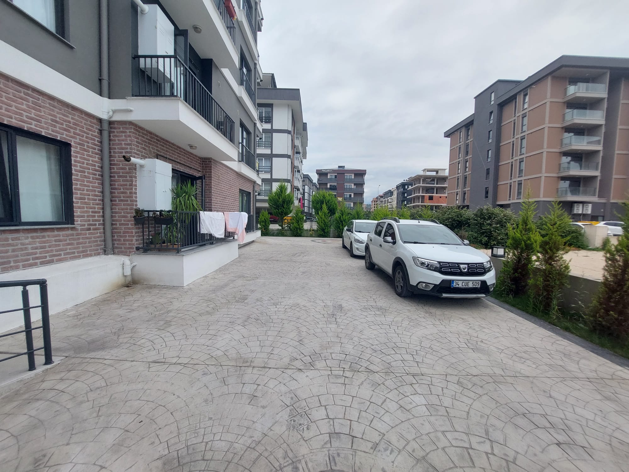 CUMHURİYET MAH. AYZEK OTEL YANINDA SATILIK EŞYALI 1+1
